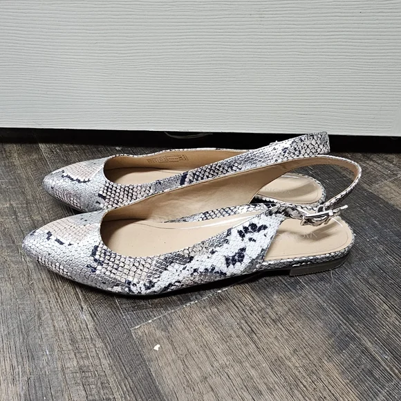 Vionic Flats - Picture 2 of 3